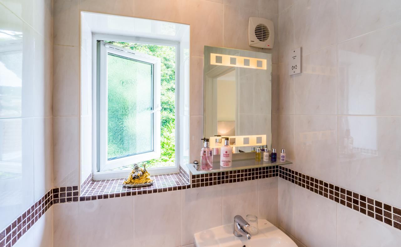 Westwood Guest House ไลม์รีจิส ภายนอก รูปภาพ